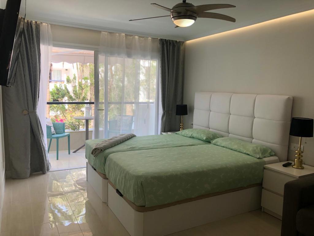 First Line Seaview Apartament